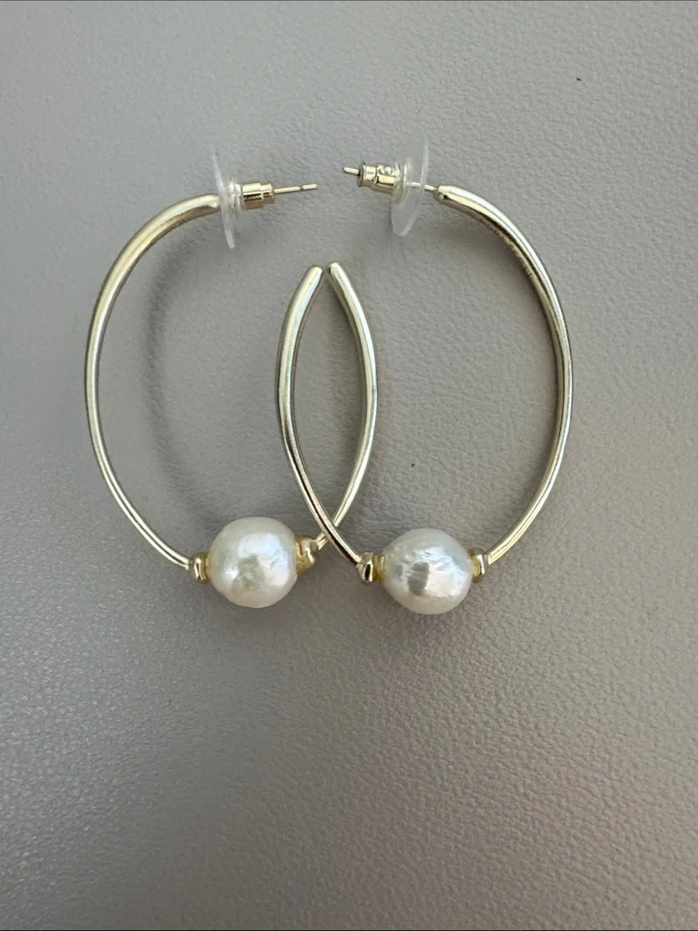 Kendra Scott Gold and Pearl Earrings - Picture 1 of 3